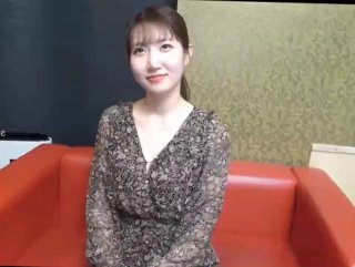 “别拔出来，射里面射里面”卖男装的少妇为了充卡任务，让我肛交爆操内射